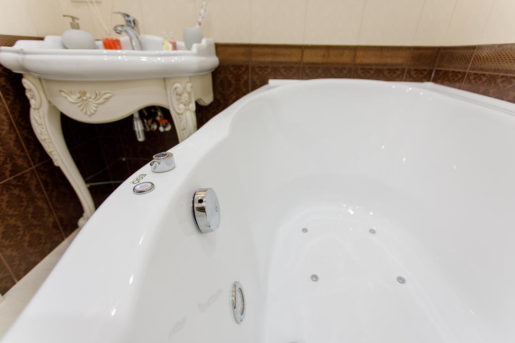 Royal Suite Apartment With Jacuzzi Sumy Exterior foto